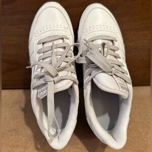 Women’s Reebok Classics Size 6.5